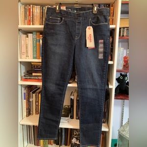 Levi’s pull-on skinny jeans